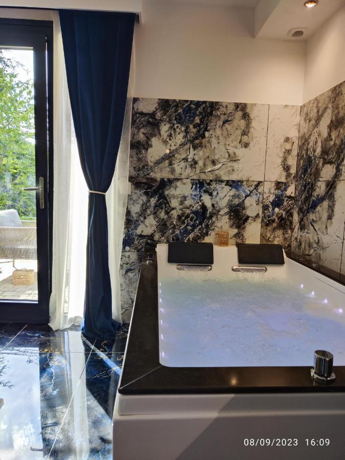 Studio Avec Jaccuzzi Saintry-sur-Seine Buitenkant foto