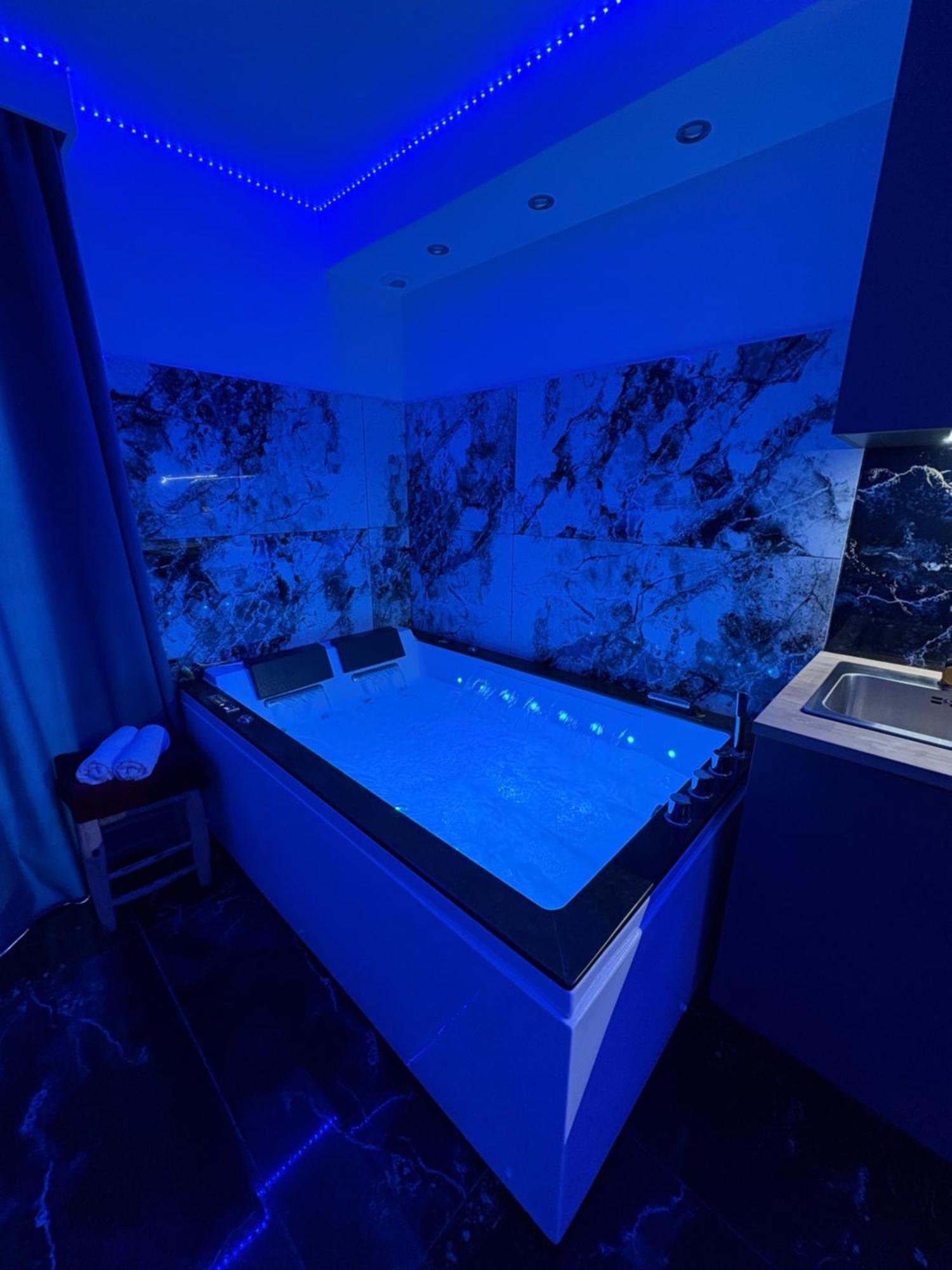 Studio Avec Jaccuzzi Saintry-sur-Seine Buitenkant foto